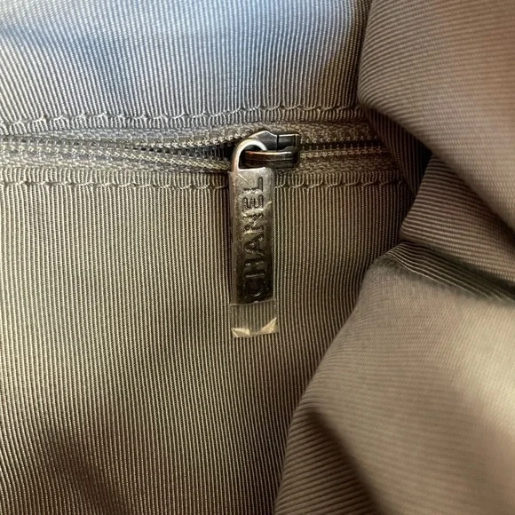 💯% Authentic Chanel hobo crossbody bag - Picture 6 of 17